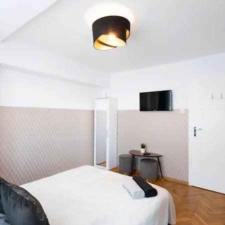 ClickTheFlat Muranów Apart Rooms-2